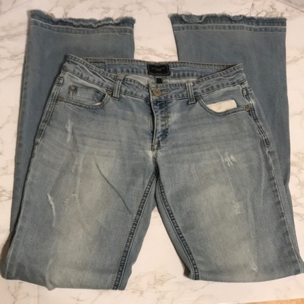 Celebrity pink distressed light wash denim lo rise flare jeans size‎ 28